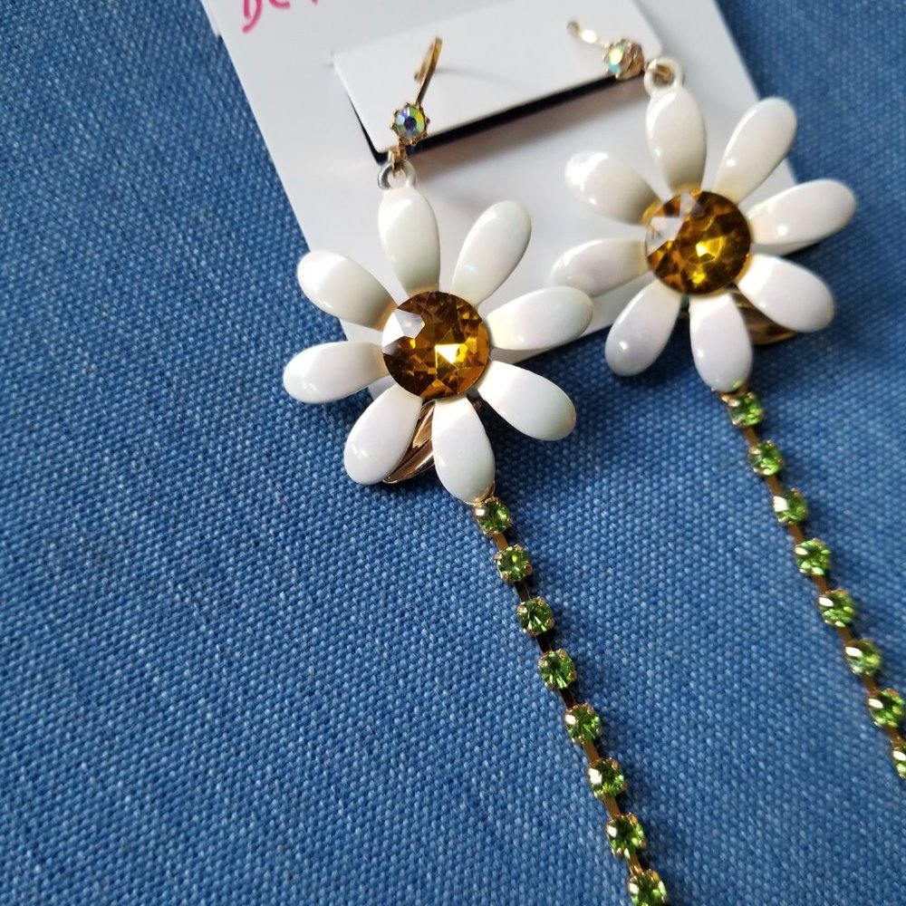 🌼Betsey Johnson Daisy with Stem Earrings - NWT🌼